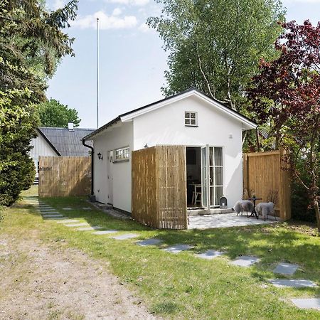 Cute Little Cottage In Hoellviken エクステリア 写真
