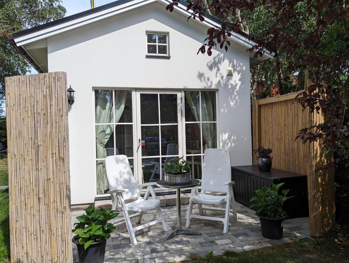 Cute Little Cottage In Hoellviken エクステリア 写真