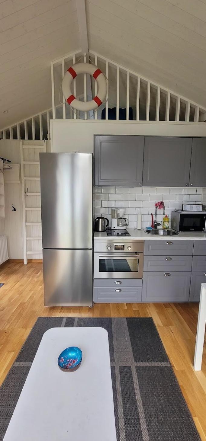 Cute Little Cottage In Hoellviken エクステリア 写真